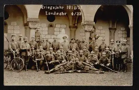 Soldatengruppe mit Waffen. Landwehr 4. 33. Kriegsjahr 1914-15