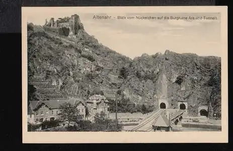 Altenahr. Blick vom Nückelchen auf die Burgruine Are