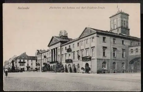 Karlsruhe. Marktplatz mit Rathaus und Karl Friedrich Straße