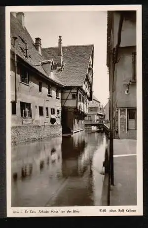 Ulm an der Donau. Das Schiefe Haus an der Blau