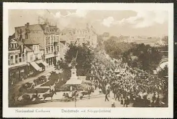 Cuxhaven. Deichstraße mit Kriegerdenkmal