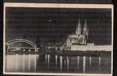 Köln. Blicke und Dombeleuchtung
