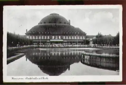 Hannover. Stadthalle mit Teich