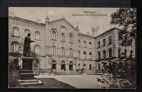 Göttingen. Auditorium mit Wöhler Denkmal