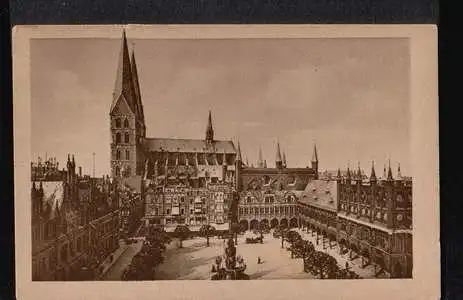 Lübeck. Marktplatz mit Rathaus und Marienkirche