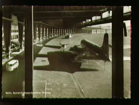 Berlin. Zentral Flughafen Tempelhof, Flugsteig