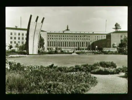 Berlin. Platz der Luftbrücke Eingang zum Flughafen Tempelhof