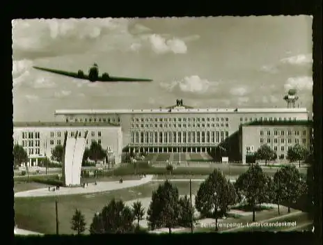 Berlin. Tempelhof. Luftbrückendenkmal