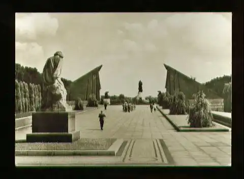 Berlin. Treptow. Sowjetisches Ehrenmal