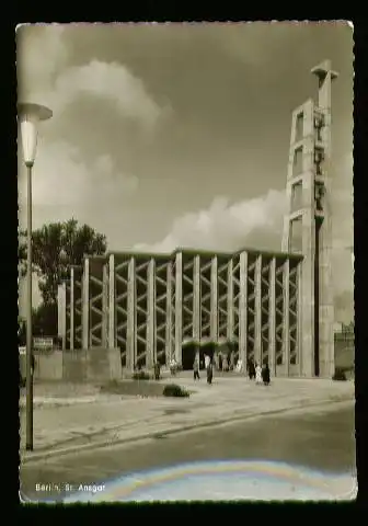 Berlin. Kath. Kirche (St. Ansgar Kirche) mit Pfarrhaus