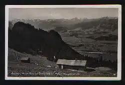 Grünten, Haus mit Stuhlwand und Allgäuer Hochgebirgskette