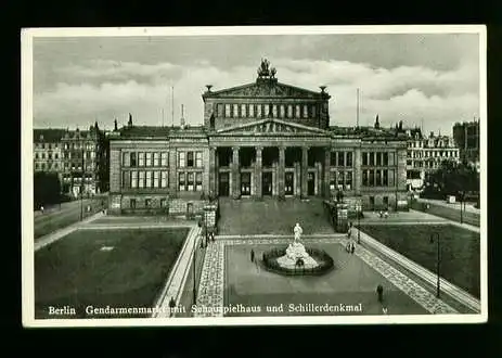 Berlin. Gendarmenmarkt mit Schauspielhaus und Schillerdenkmal