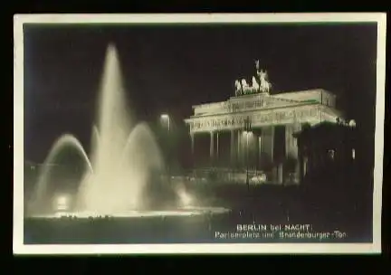 Berlin. Berlin bei Nacht: Pariserplatz und Brandenburger Tor