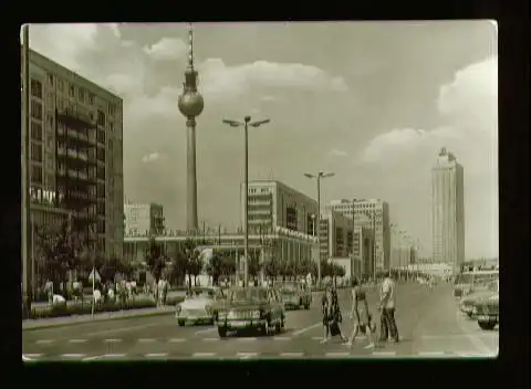 Berlin. Karl Marx Allee im Hintergrund Interhotel &quot;Stadt Berlin&quot;