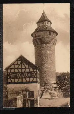 Nürnberg. Vestnerturm und tiefer Brunnen