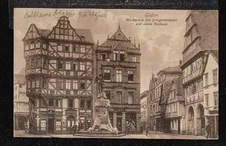Giessen. Marktplatz mit Kriegerdenkmal und altem Rathaus