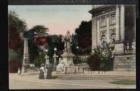 Wiesbaden. Schiller Denkmal vor dem Theater