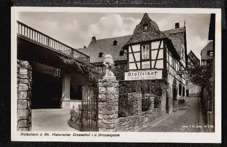 Rüdesheim. Historischer Drosselhof i.d. Drosselgasse