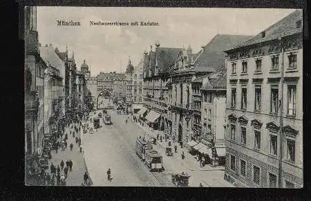 München. Neuhausstrasse mit Karlstor