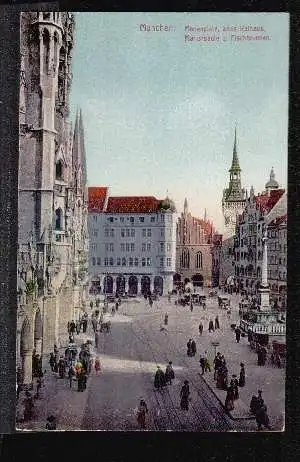 München. Marienplatz, altes Rathaus, Marinesäule und Fischbrunnen