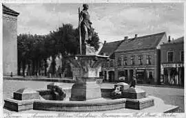 Husum. Asmussen Woldsen Gedächtnis Brunnen