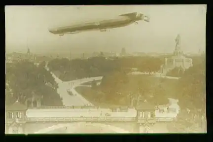 x00216; Zeppelin über Hamburg.