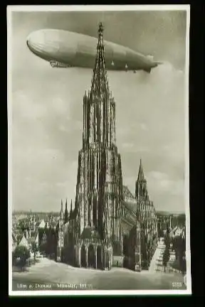 x00247; Zeppelin über Ulm a. Donau, Münster.