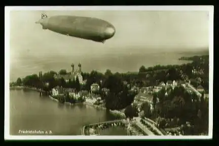 x00256; Zeppelin über Friedrichshafen am B.