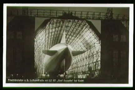 x00264; Friedrichshafen a.B Luftschiffhalle mit Graf Zeppelin bei Nacht.