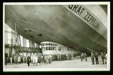 x00292; Graf Zeppelin startbereit in der Halle.