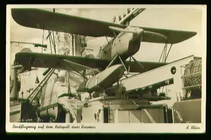 x00415; Bordflugzeug auf dem Katapult eines Kreuzers.