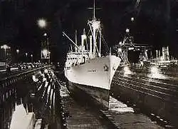 x00423; Kiel. Frachtschiff im Trockendock.