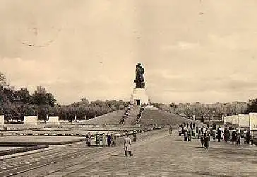 x00867; Berlin Treptow. Sowjetisches Ehrenmal.