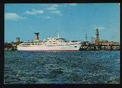 x01697; Hamburg. TS Hamburg im Hafen mit Michaeliskirche.