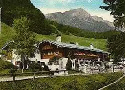 x01902; Berchtesgaden. Landhaus Bachgütl mit Untersberg.