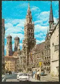 x02100; München. Marienplatz mit Rathaus und Frauenkirche.