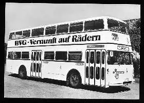 x02151; Berlin. Verkehrsmittel Autobus.