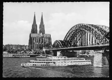 x02277; Köln. Die Hohenzollernbrücke und Dom.