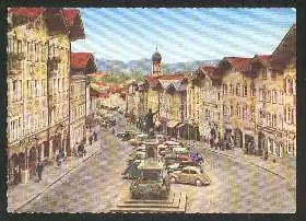 x02355; Bad Tölz. Historische Marktstraße mit Winzerer Denkmal.