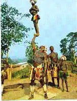 x04245; REPUBLIQUE DE LA COTE D&#039;IVOIRE. Danseuses acrobatiques.