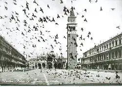 x04972; Venedig Hl. Markusp!atz Taubenflug.