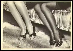 x05414; ANONYME. Silk stockings.