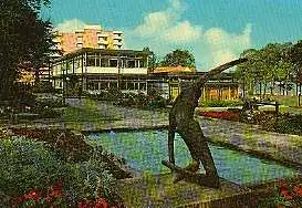 x06014; GLÜCKSBURG. Blick vom Kurpark zum .Haus des Kurgastes.