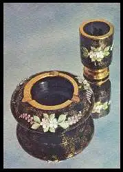 x06027; Ascher und Zigarettenhalter, starkwandiges Rubinglas aufgesetztes Emailleblütendekor mit Goldrand.