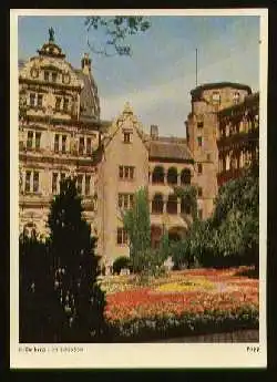 x07249; Heidelberg. Im Schlosshof.
