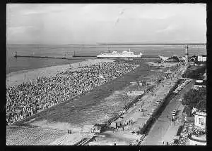 x08875; Rostock. Warnemünde. Blick vom 19. Stock des Hotels Neptun.