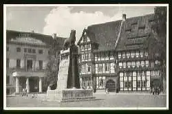 x09517; BRAUNSCHWEIG. «Burgplatz mit Löwen und Gildehaus«.