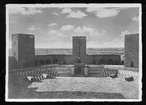 x09583; Ehrenhof. Reichehrenmal Tannenberg.