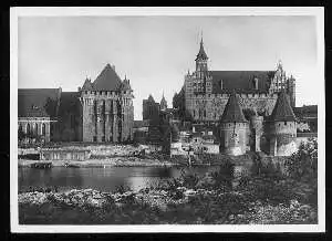 x09996; Marienburg (Westpr.), Haupthaus des Deutschen Rittreordens, Hoch und Mittelschloss, Westseite.