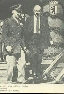 x11555; General Clay und Ernst Reuter vor dem Schöneberger Rathaus. Keine AK.